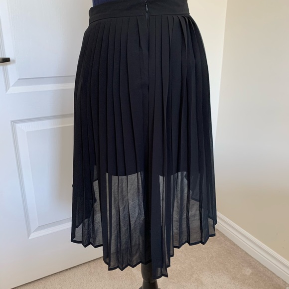 Pleated High-low skirt - Picture 3 of 4